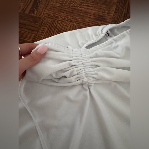 ruffled white mini skirt in size small barely worn in great condition - Picture 3 of 5